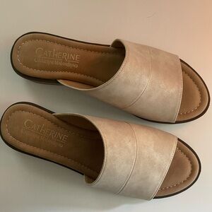 Catherine Malandrino Cream Mules Elegant Slip-On Design